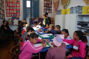 Os alunos do 2º Curso de Vídeo em Educação Patrimonial para Comunidade Escolar em atividade de avaliação do curso, no dia 24 de maio de 2011 na Sala Multiuso, na Estação Ferroviária de Ouro Preto. Foto: Rafael Santos