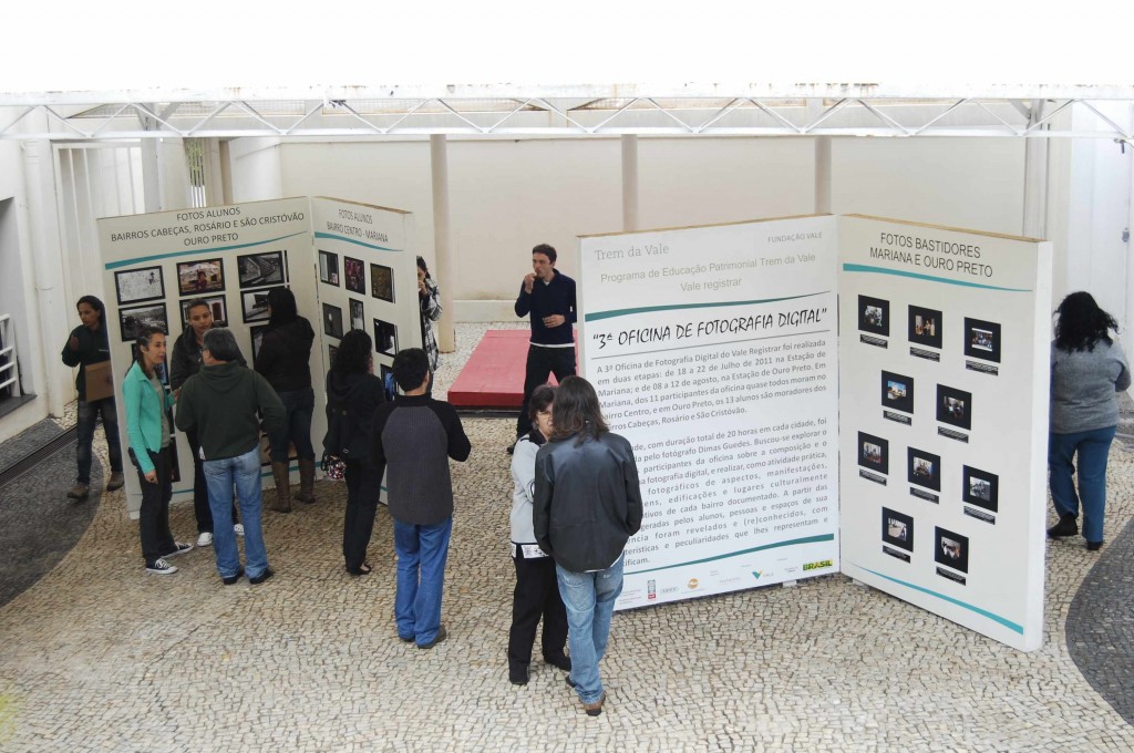 Vista do pátio da FAOP, onde foi montada a exposição da 3ª Oficina de Fotografia Digital.