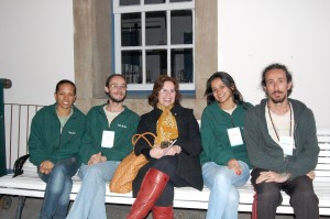 A entrevistada Mônica Versiani Machado com a equipe do Vale Registrar, na plataforma da Estação Ferroviária de Ouro Preto: Cristiane Evangelista (produtora), Eder Melo (entrevistador), Natália Severino (estagiária), Marcello Nicolato (câmera). Foto: Wesley Souza