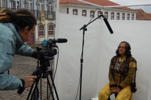 Marcello Nicolato grava o depoimento da senhora Efigênia dos Santos Gomes. Foto: Marianne Fonseca