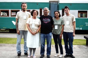 O entrevistado Mario Rodrigues Rocha e a equipe do Vale Registrar: Marcello Nicolato, Keka Simões, Cristiane Evangelista e Rodrigo Ferreira, na Estação Ferroviária de Mariana.
