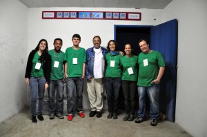 A equipe do Vale Registrar, momentos antes da 4ª exibição da Mostra de Videocabines, na Casa de Cultura do Padre Faria, no bairro Padre Faria, em Ouro Preto. Foto: Programada 