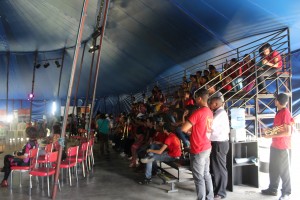 0911-v-mostra-visao-geral-arquibancada-durante-apresentacoes