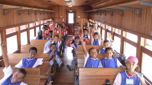 Crianças de Mariana/MG passeando no trem