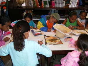 criancas-na-biblioteca-de-mariana2