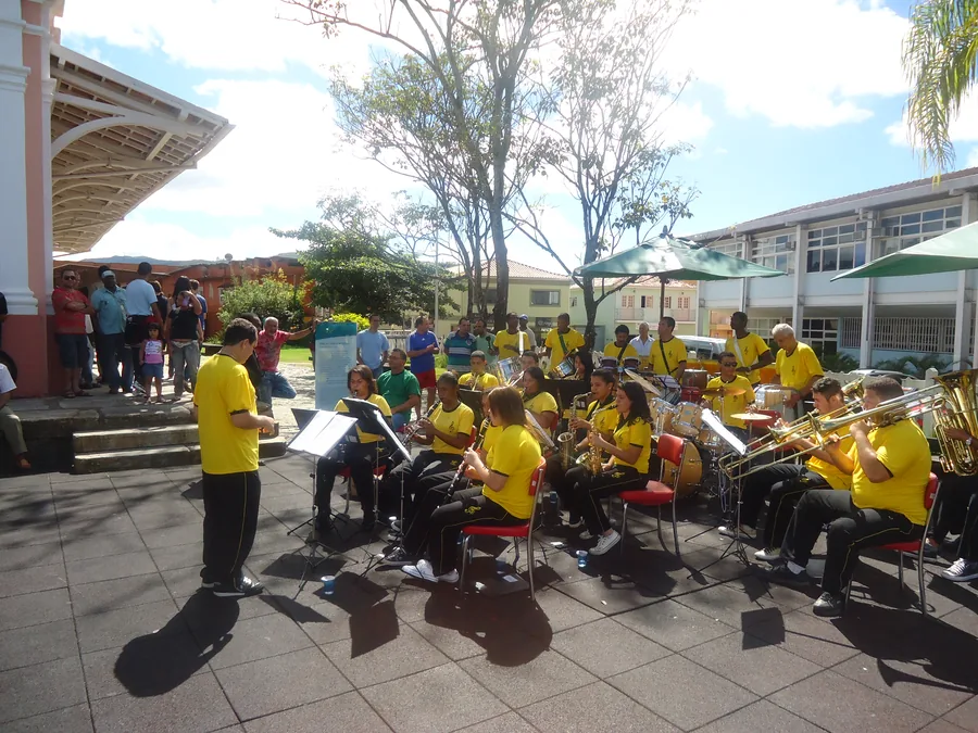 Russo Jazz Band se apresenta no Trem da Vale